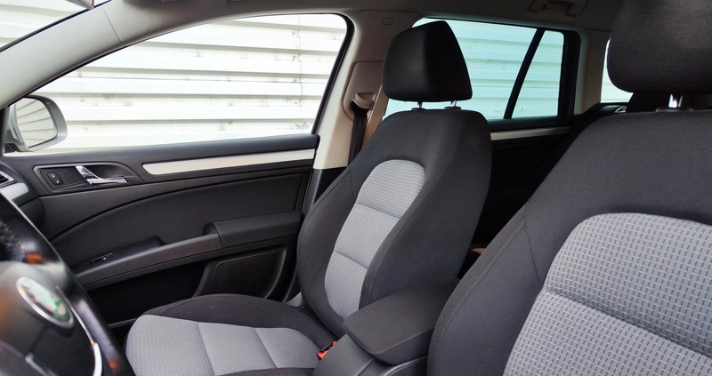 Skoda Superb cena 29900 przebieg: 248000, rok produkcji 2010 z Szczecin małe 596
